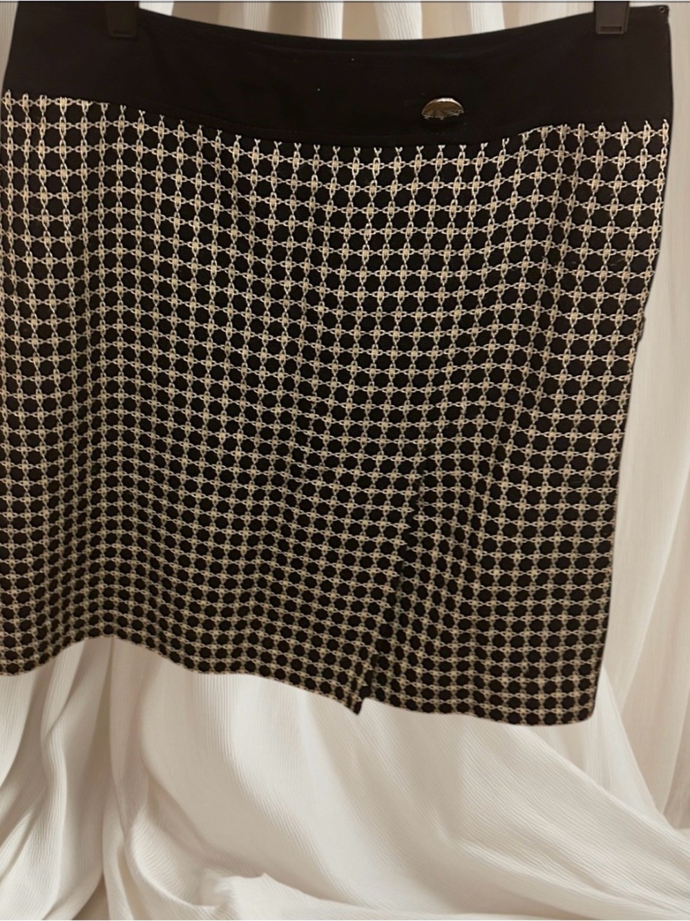 Ann Taylor Black and Cream Patterned Pencil Skirt